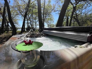 Outdoor spa tub - Travel Trailer at the Water w Easy Access, Hot Tub, Grill, 2-Tier Deck (Corsicana)