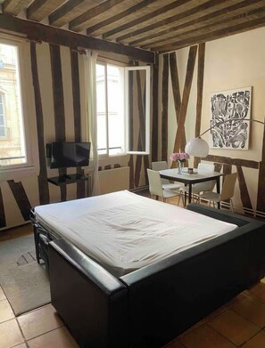 WiFi, bed sheets