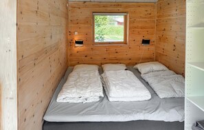 4 bedrooms, iron/ironing board, travel crib, free WiFi