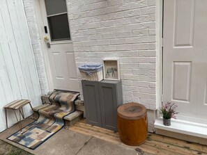 Property entrance - Ivy Den (Oakville)