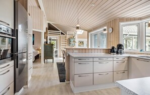 Fridge, microwave, dishwasher, coffee/tea maker - Amazing home in Kalundborg with WiFi (Kalundborg)