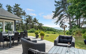 Outdoor dining - Amazing home in Kalundborg with WiFi (Kalundborg)