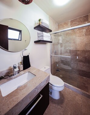 Luxury Apartment, 3 Bedrooms, Garden View, Tower | Bathroom | Heated floors