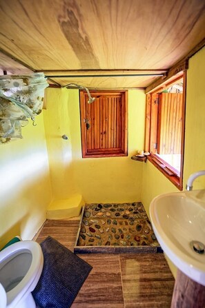 Bambulera | Bathroom | Towels, soap, shampoo, toilet paper