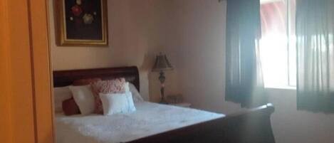 Iron/ironing board, WiFi, bed sheets