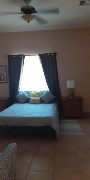 Bügeleisen/Bügelbrett, WLAN, Bettwäsche