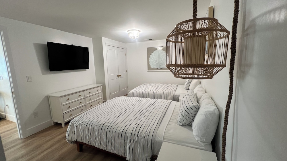 Driftwood Motel by null