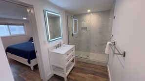 Luxury Studio | Bathroom - driftwood motel (Point Pleasant Beach)