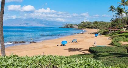 Luxury Beachfront 2-bedroom condo at Makena Surf with pools, pickleball, fitness