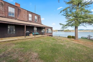 Terrace/patio - Lakefront Getaway w/ Firepit & Mountain Views (Tilton)