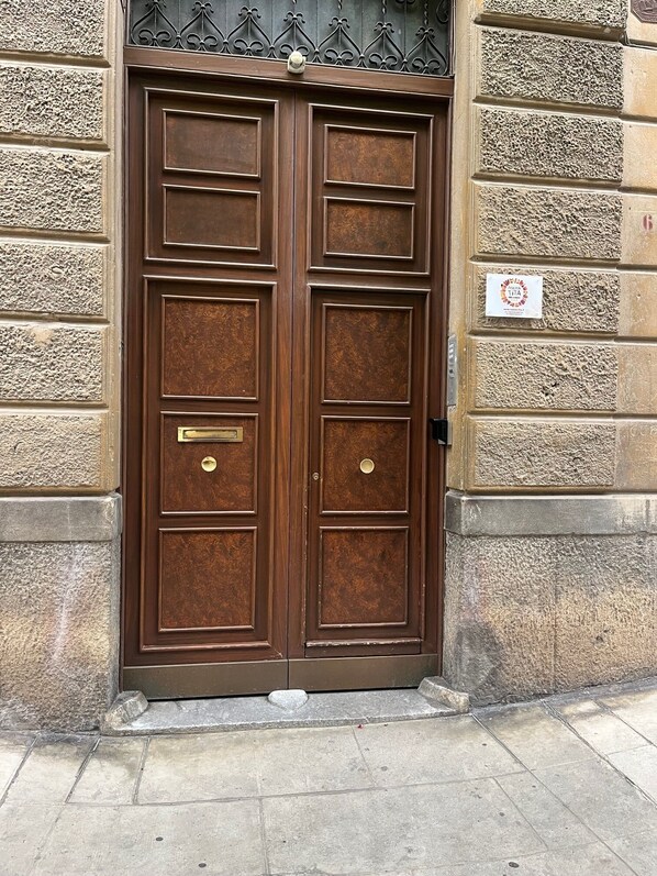 Exterior detail - Inside the heart of Palermo, a minute to go to mondello, immersed by local (Palermo)
