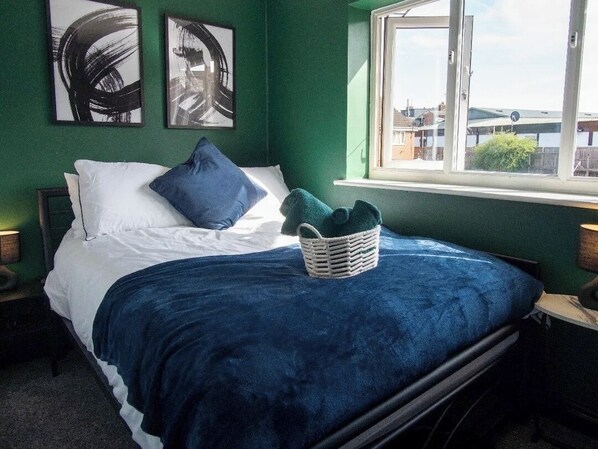 2 bedrooms, iron/ironing board, WiFi, bed sheets