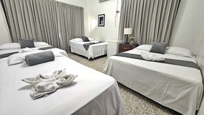 Basic Quadruple Room | In-room safe, desk, iron/ironing board, free WiFi - Hostal Del Valle (San Pedro Sula)