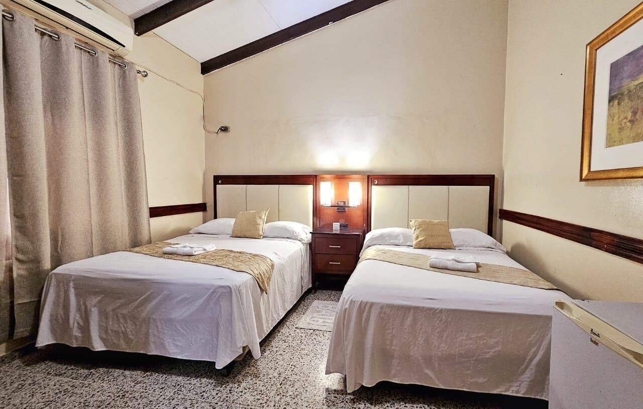 Kamar Double Basic | Brankas, meja kerja, setrika/meja setrika, dan Wi-Fi gratis