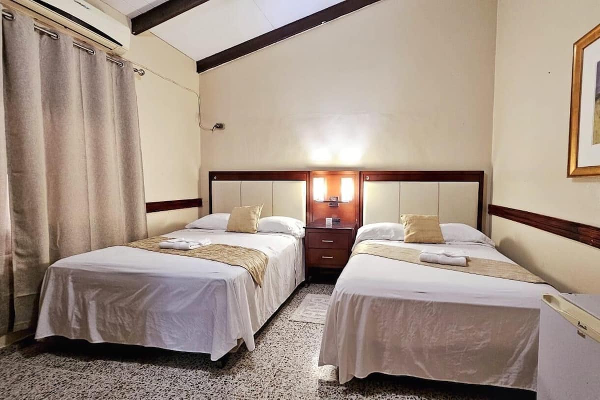 Basic Double Room | In-room safe, desk, iron/ironing board, free WiFi