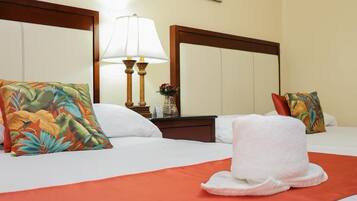 Basic Double Room | In-room safe, desk, iron/ironing board, free WiFi