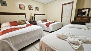 Basic Triple Room | In-room safe, desk, iron/ironing board, free WiFi