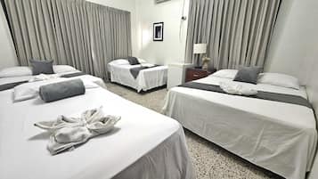Basic Quadruple Room | In-room safe, desk, iron/ironing board, free WiFi
