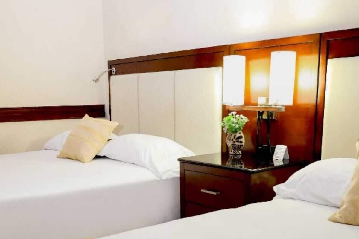 Habitación básica doble | Caja fuerte, escritorio, tabla de planchar con plancha y wifi gratis