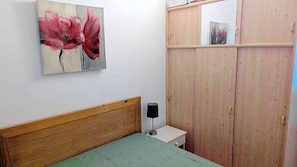 2 bedrooms, iron/ironing board
