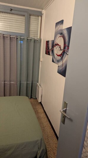 2 bedrooms, iron/ironing board