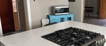 Charming 3-bedroom bungalow with AC, WiFi in delightful Terre Haute