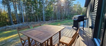 Escape for 8. HotTub, Gym, Firepit, Brook & Big Yard Near Outdoor Adventures