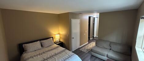 3 bedrooms, iron/ironing board, bed sheets