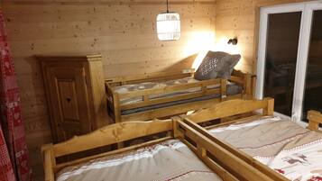 4 chambres, fer et planche à repasser, lit parapluie, Wi-Fi gratuit