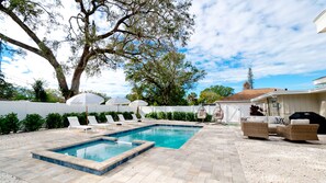 Pool - Saltwater Heated Pool + HotTub : Tropical Terrace (Bradenton)