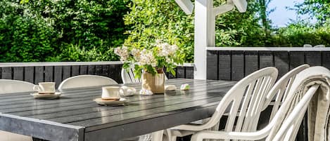 تناول الطعام بالخارج