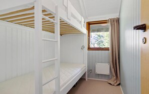 4 bedrooms, travel cot, free WiFi