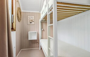 4 makuuhuonetta, vauvan matkasänky, ilmainen Wi-Fi