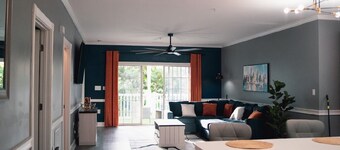 The Blue Oasis- Charming 2-bedroom condo in cool Charlotte with AC, WiFi