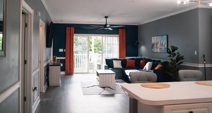 The Blue Oasis- Charming 2-bedroom condo in cool Charlotte with AC, WiFi