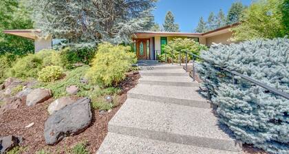 Spacious, vintage home near River in Richland!