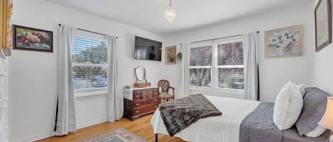 Bügeleisen/Bügelbrett, Reisekinderbett, WLAN, Bettwäsche