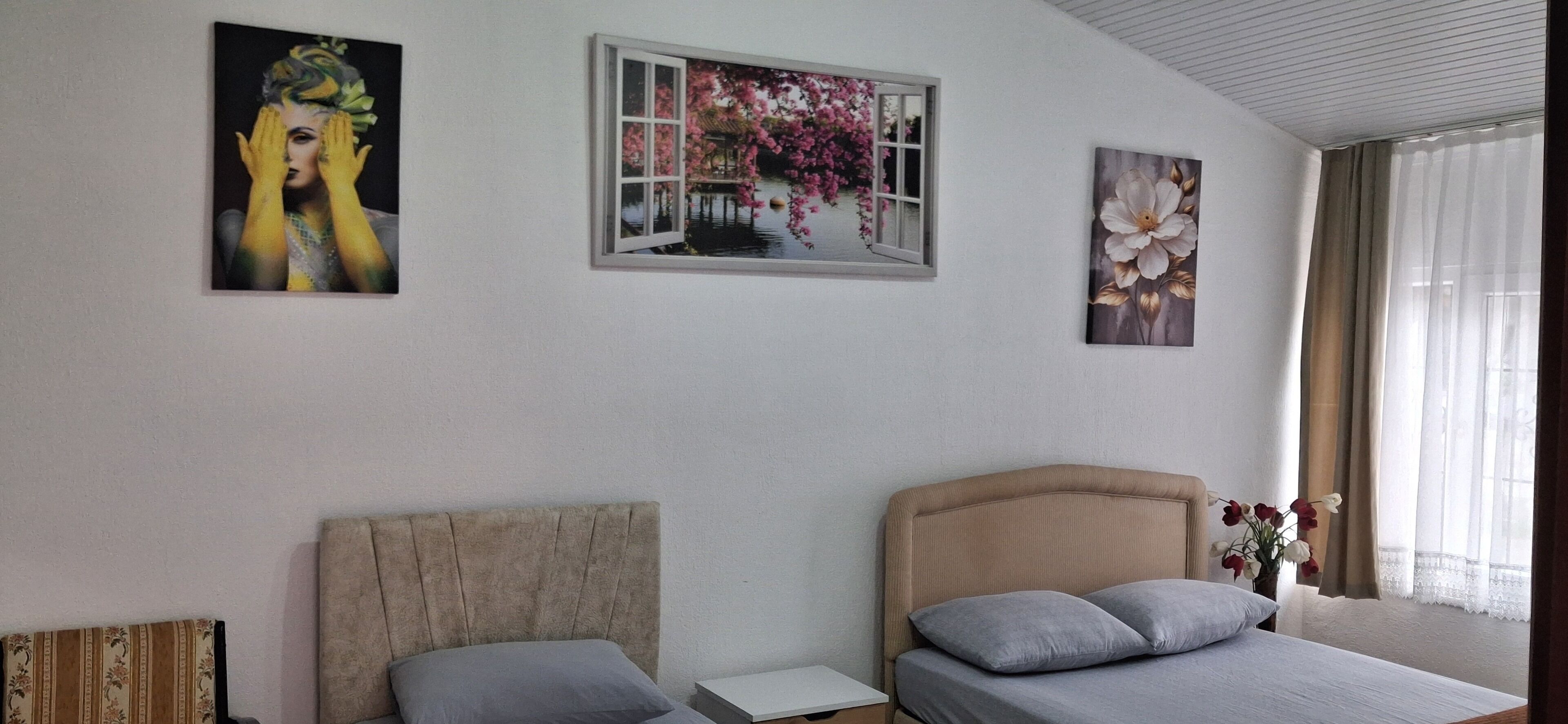 Comfort-Vierbettzimmer, Mehrere Betten, Terrasse, Gartenblick | Laptopgeeigneter Arbeitsplatz, Verdunkelungsvorhänge