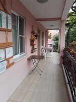 Apartamento conforto, várias camas, cozinha, vista para o jardim | Opções para refeição ao ar livre