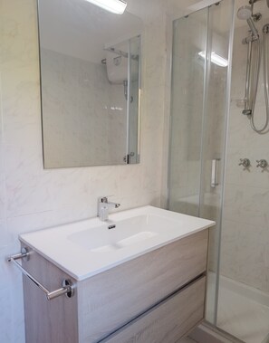 Hair dryer, bidet, towels, toilet paper
