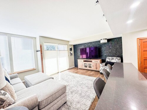 Chic Slopeside Ground Floor Condo - 1 Bdrm