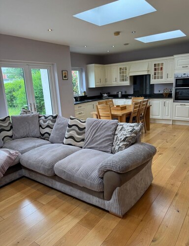 ☘️Spacious Family Home in Belfast