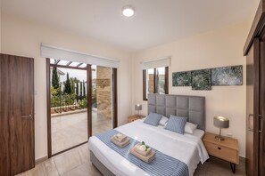 3 bedrooms, iron/ironing board, WiFi, bed sheets - 3 bedroom villa in Ayia Thekla (ayia thekla)