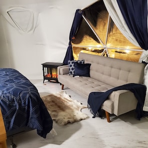 Deluxe Tent | Living area