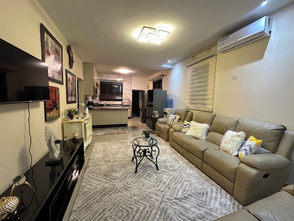 Apartment, 2 Bedrooms, Accessible, Smoking | Living area