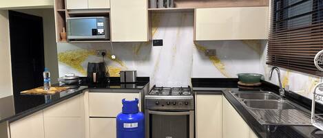 Apartment, 2 Bedrooms, Accessible, Smoking | Private kitchen