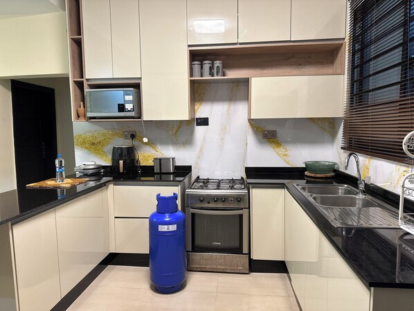 Apartment, 2 Bedrooms, Accessible, Smoking | Private kitchen