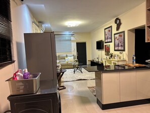 Apartment, 2 Bedrooms, Accessible, Smoking | Interior