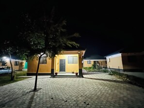 Apartment, 2 Bedrooms, Accessible, Smoking | Exterior
