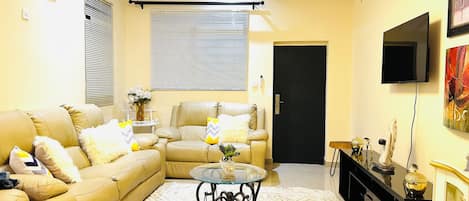 Apartment, 2 Bedrooms, Accessible, Smoking | Living area